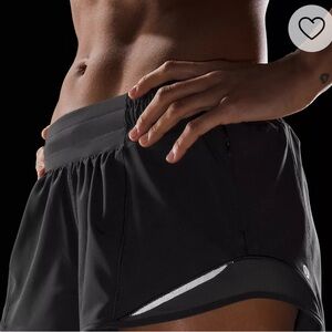 Lululemon Hotty Hot Low-Rise Lined Short 2.5"